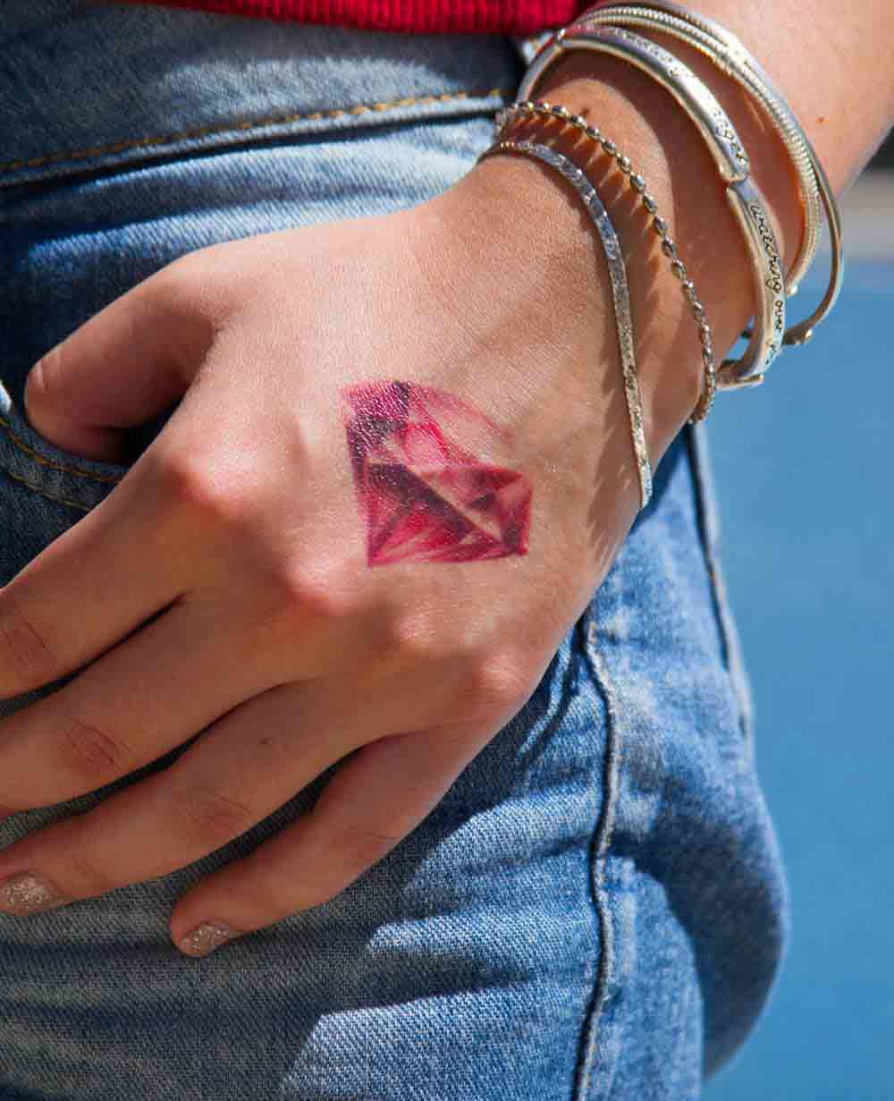 tatuagem-temporaria-diamante-rosa
