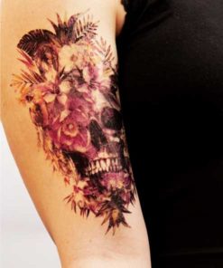 tatuagem temporária caveira e rosas